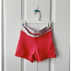 💖Nike Pro Shorts (hot pink)